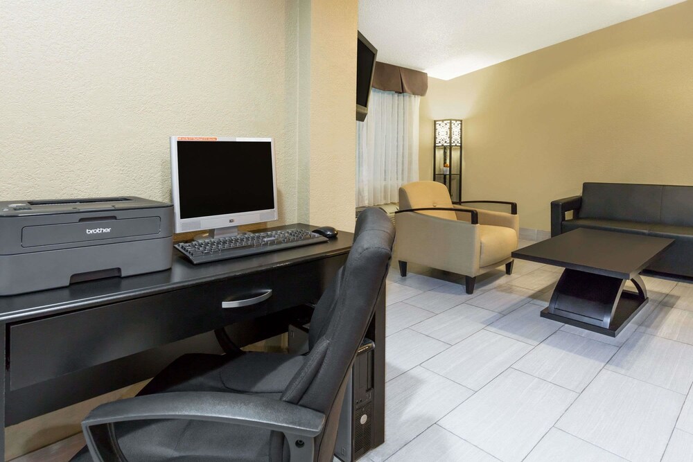 Super 8 by Wyndham Aberdeen Southern Pines - photo 26