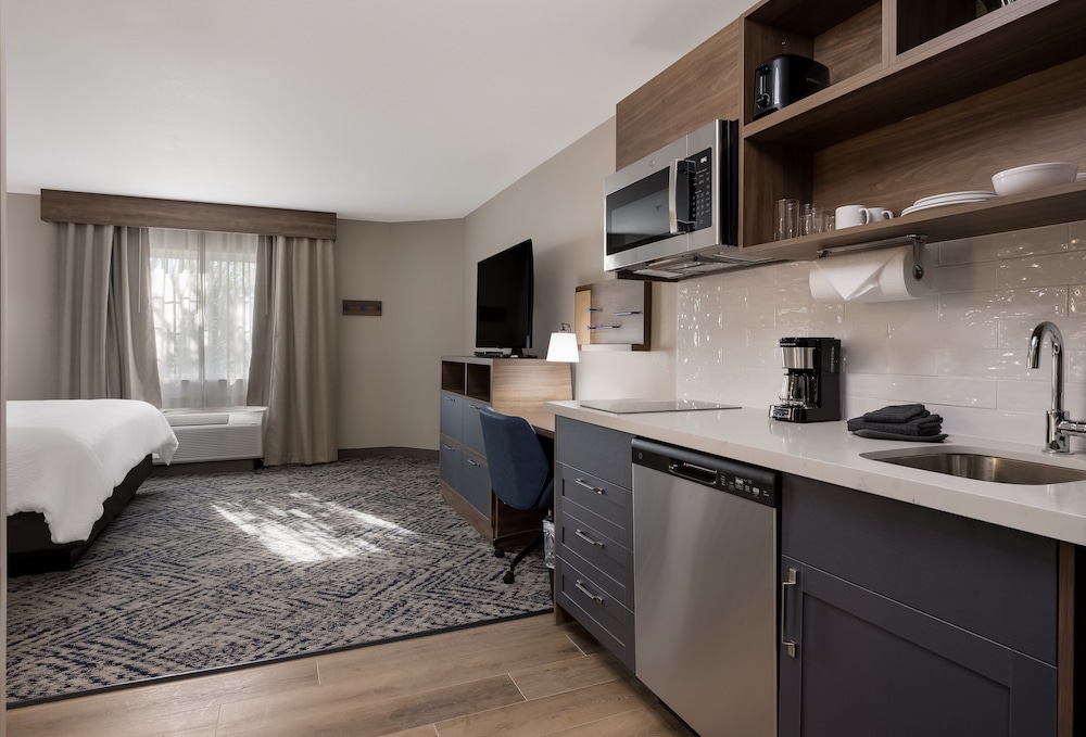 Candlewood Suites Lafayette River Ranch an IHG Hotel - photo 21