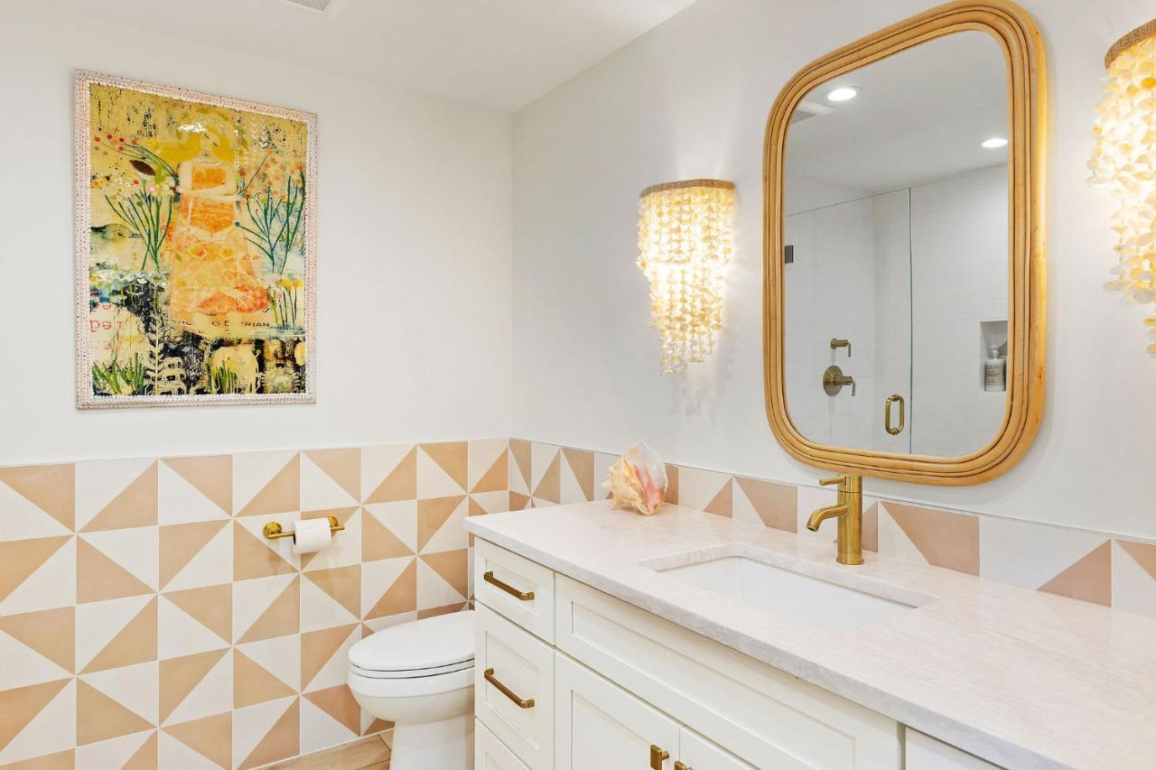 Executive Residence at Gulfside Place Completely Renovated in 2021 Walk Out Panoramic Gulf Views — 4-Star Luxury Hotel in Sanibel, United States