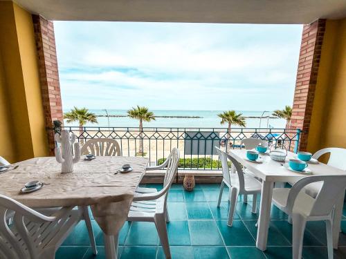Villetta Duplex Emirati Fronte Mare Rif A781 — 4-Star Luxury Hotel in Cupra Marittima, Italy