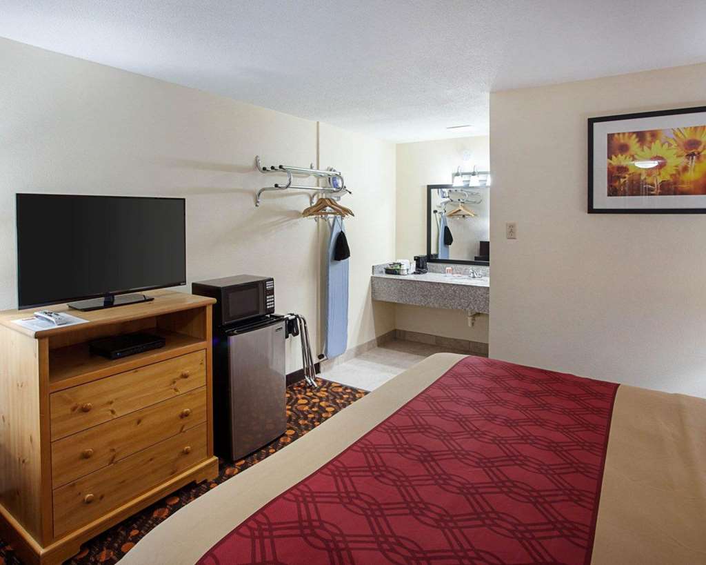 Econo Lodge Phillipsburg - photo 16