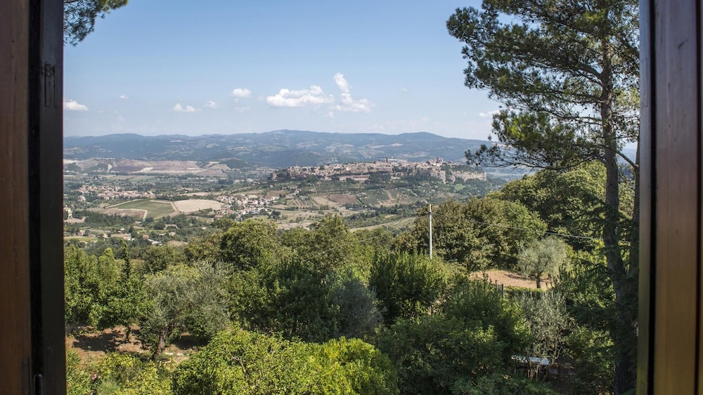 Villa Ombrosa 8 Emma Villas — 4-Star Luxury Hotel in Porano, Italy