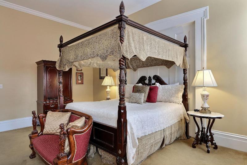 The Presidents Quarters Inn - photo 83