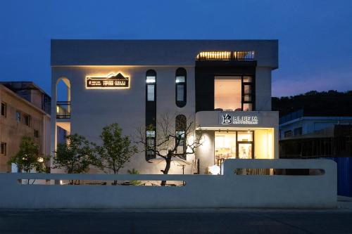 Jing Yan Lan Shan丨Free Lan Shan coffee 丨nearby the Hong Luo Temple and the Great Wall丨Garden and barbecue free breakfast dinner in Sanhe, People's Republic of China