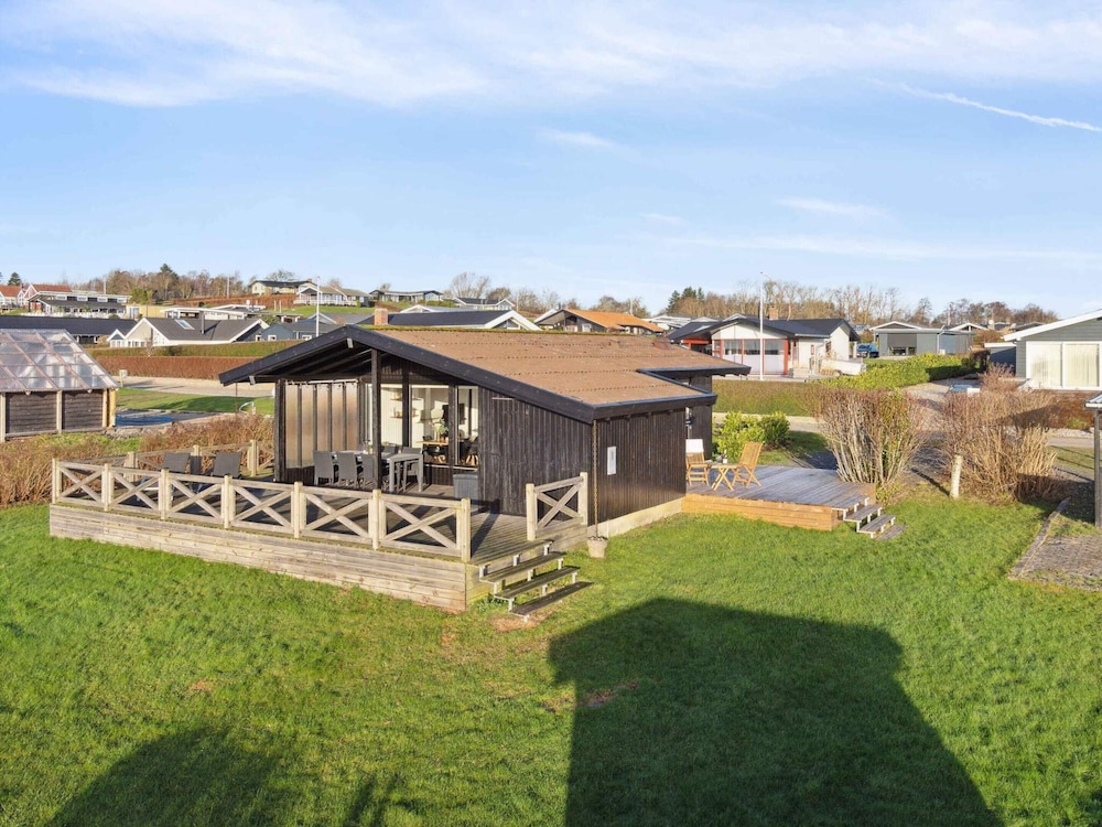 Cozy Summer House Close To Beach And Nature — 4-Star Luxury Hotel in Ronde, Denmark