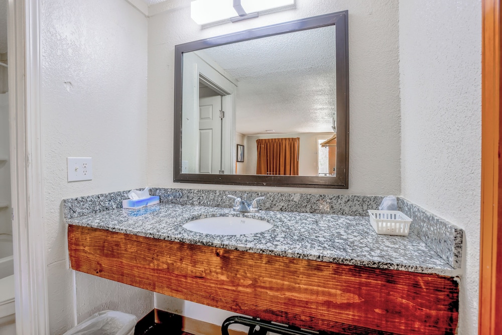 Cozy Garden Inn By OYO Hwy 40 Richmond - photo 48
