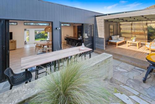 Ocean Beach Retreat Contemporary Rye Accommodation — Rye