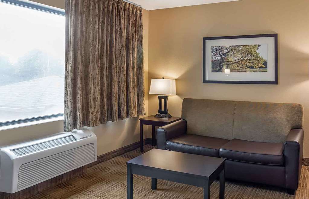 Extended Stay America Select Suites Chicago Lombard Oakbrook - photo 32