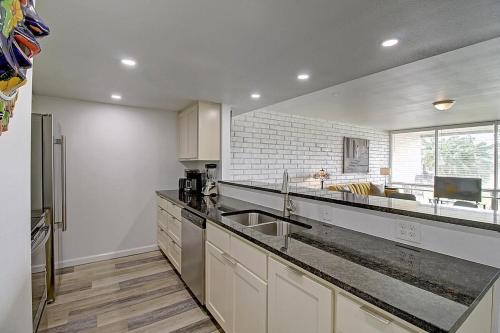 Happy While at Sea Sands Condominiums — 4-Star Luxury Hotel in Port Aransas, United States