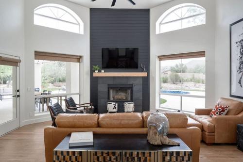 Scottsdale Paradise Home Modern Luxe with Pool & Putt — 4-Star Luxury Hotel in Scottsdale, United States