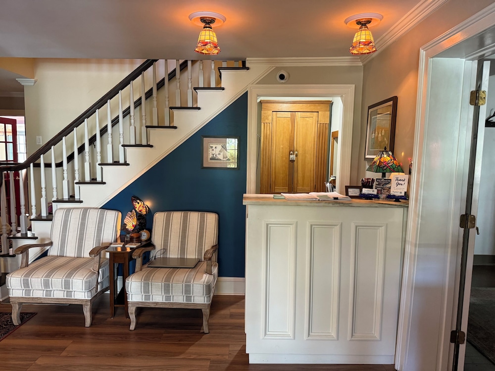 Four Columns Inn - photo 3