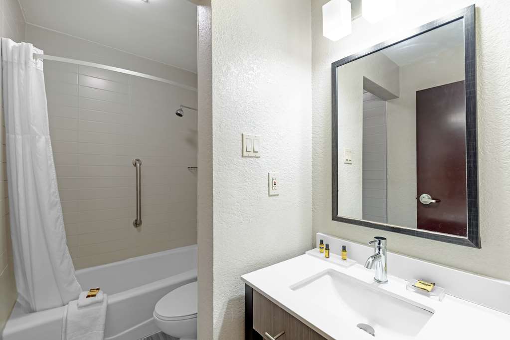 Best Western Plus Austin Central - photo 22