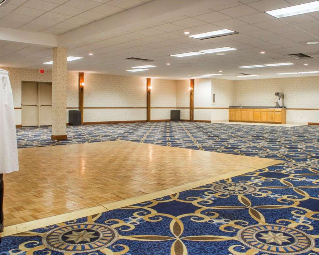 Econo Lodge Broken Arrow Tulsa - photo 18