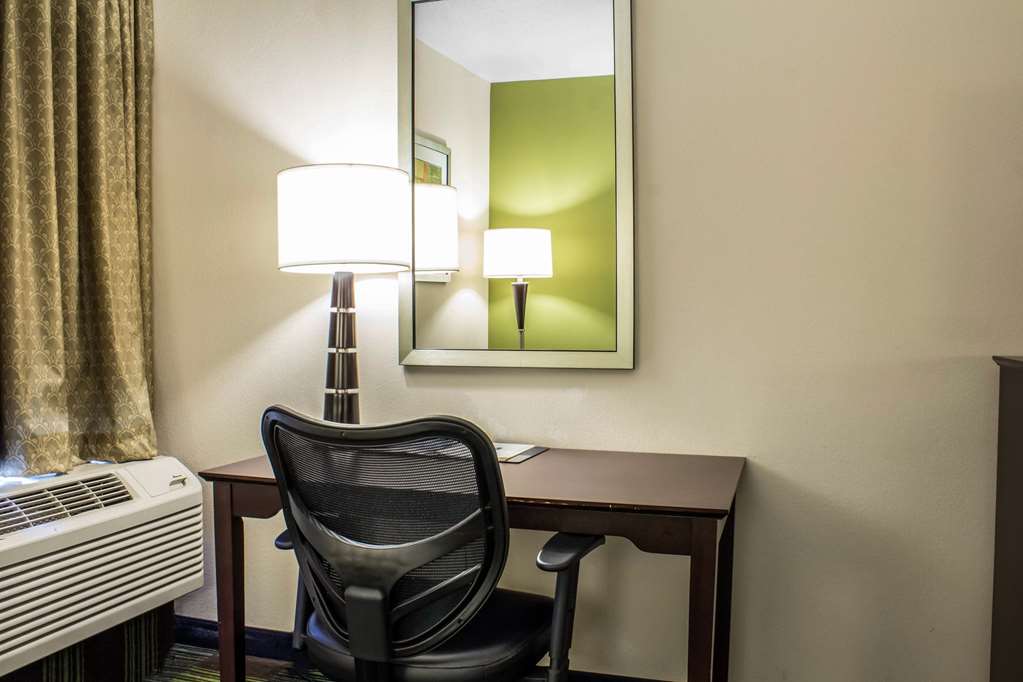 Econo Lodge Ankeny Des Moines - photo 14
