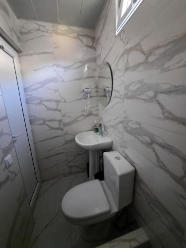 Makos Guest House