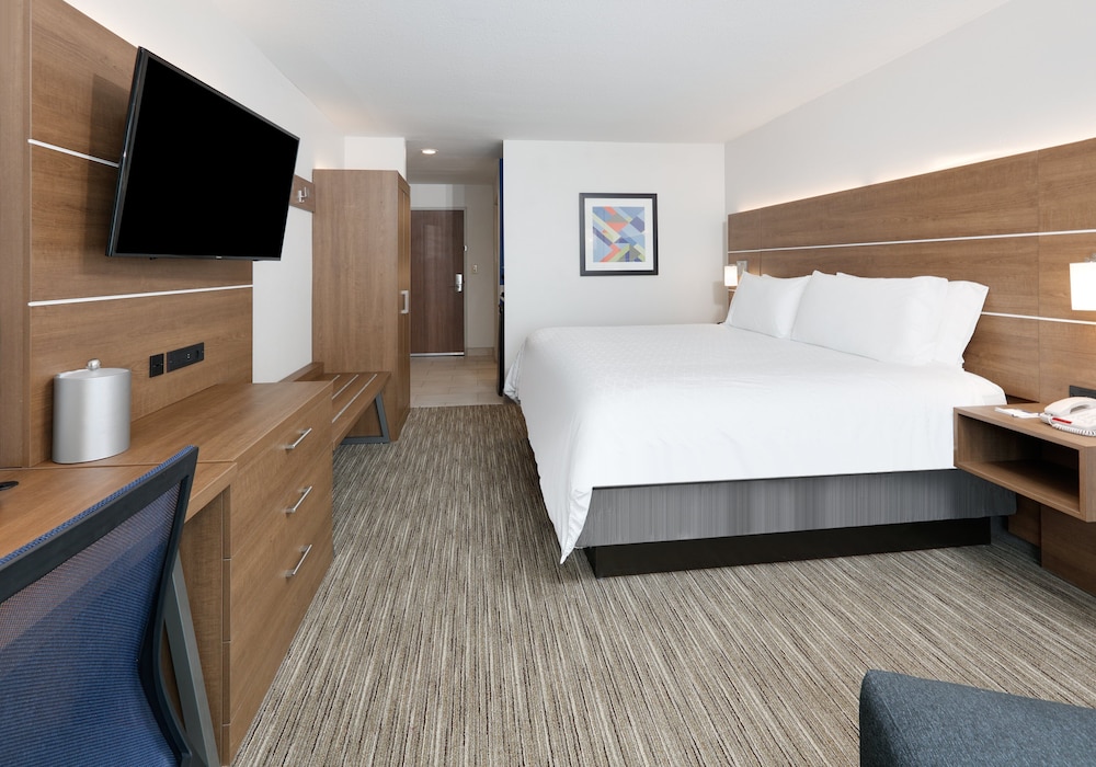 Holiday Inn Express and Suites San Antonio NW near - photo 11