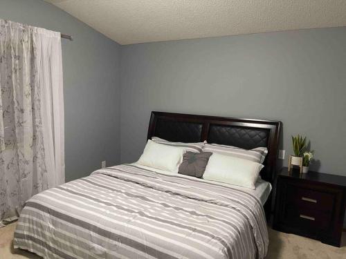 Spacious 2 story Family Friendly home — 4-Star Luxury Hotel in Calgary, Canada