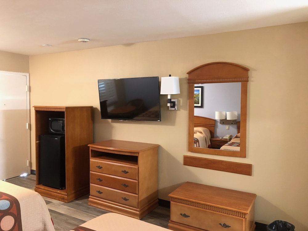 Orange Tustin Inn - photo 6