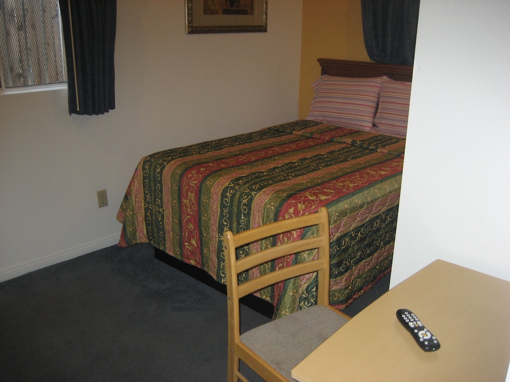 Walls Motel Long Beach - photo 19