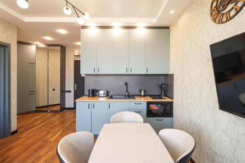 Super Stylish Apartment With Amazing Views By Wehost