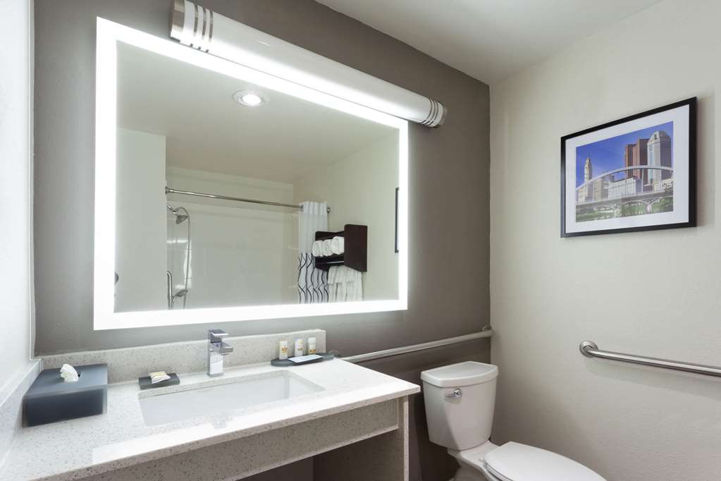 La Quinta Inn & Suites by Wyndham Columbus West Hilliard - photo 24