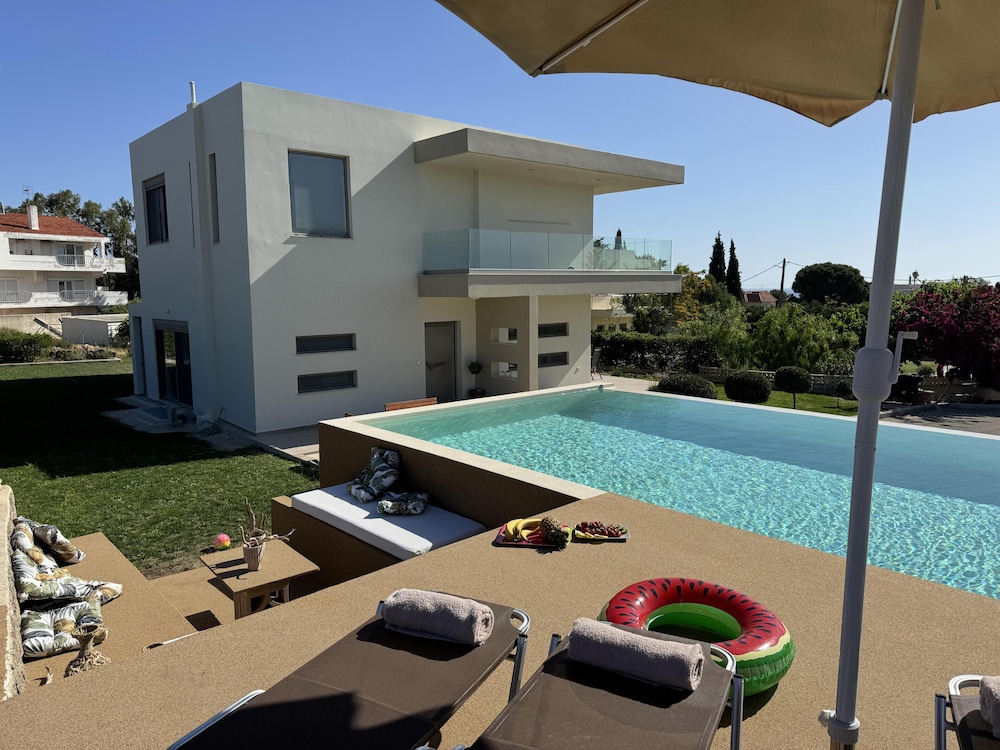 Home21 elegant Spacious Villa 5 min From the Beach — 4-Star Luxury Hotel in Rodos, Greece