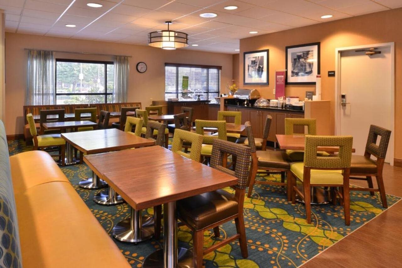 Hampton Inn Portland East - photo 13