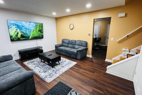 Convenient Stay near Chicago Ohare Airport with King Beds and Coffee — hotel in Des Plaines