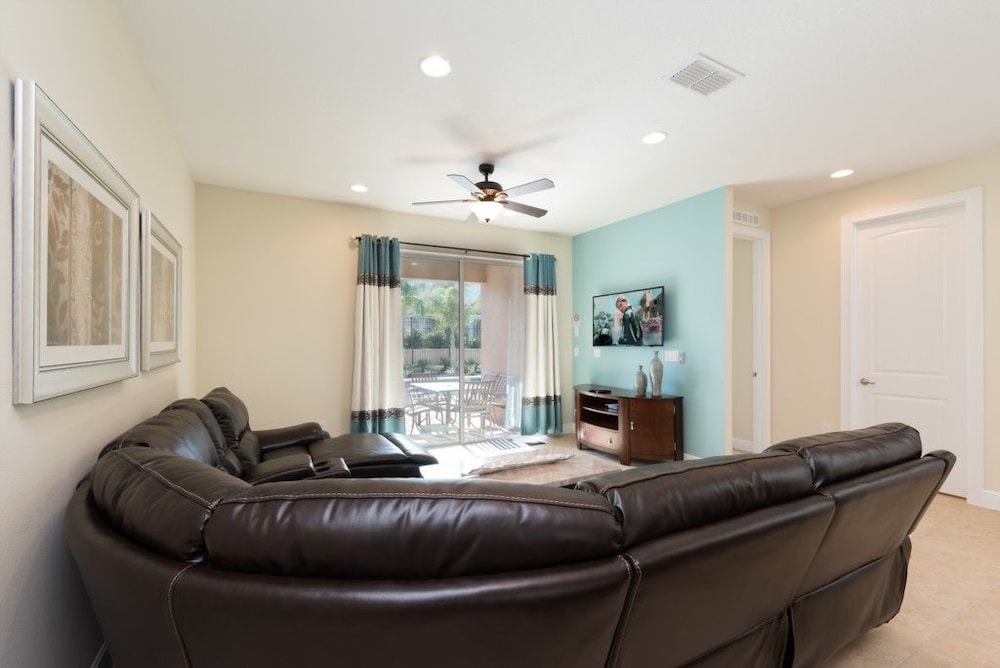 Je63369 The Encore Club Resort 8 Bed 7 Baths Resort Home - photo 2