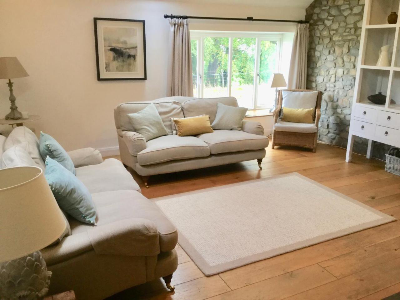 Cuckoo Barn At Penygaer Farm Near The Brecon Beacons — Llandovery
