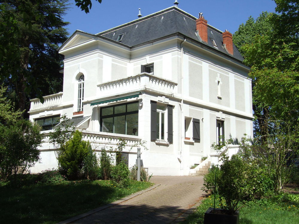 L'Orangerie — 4-Star Luxury Hotel in Charbonnieres-Les-Bains, France