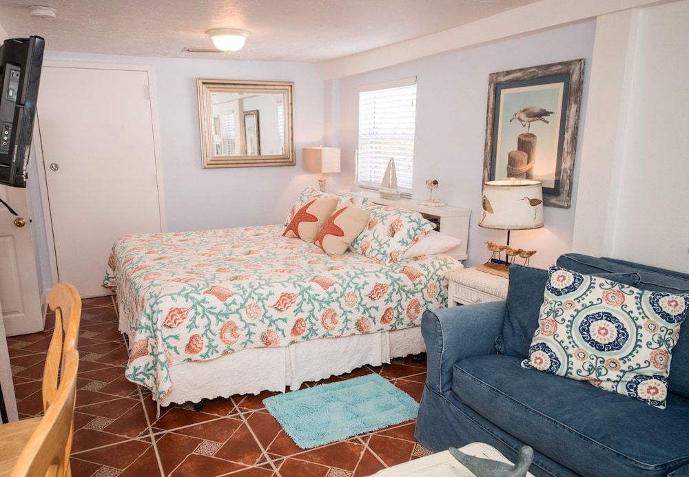 Anna Maria Beach Cottages - photo 13