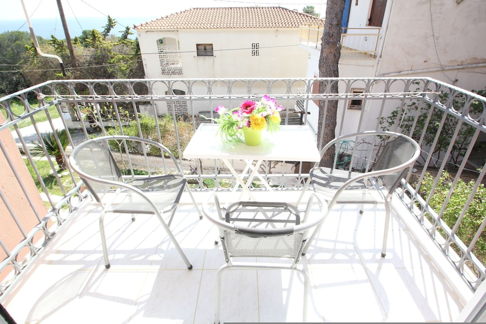 Pelagos Studios by Frangki in Aegina, Greece