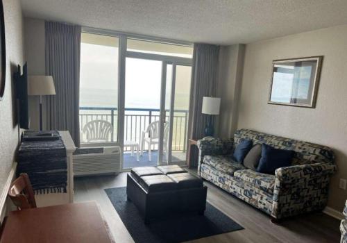 Updated One Bedroom Condo Boardwalk Resort Unit 837 Direct Oceanfront Sleeps 8 — 4-Star Luxury Hotel in Myrtle Beach, United States