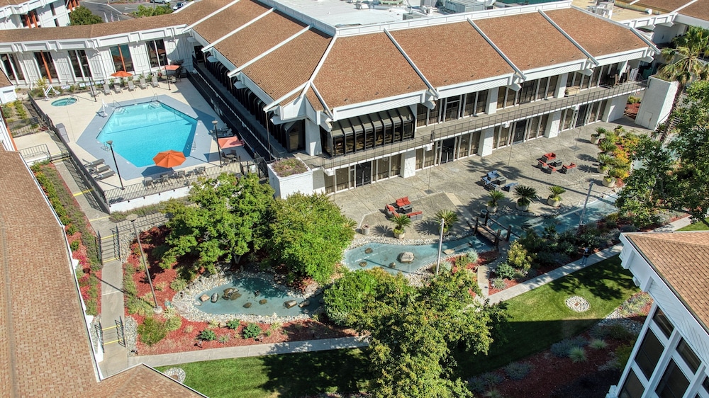 DoubleTree By Hilton Sacramento - photo 16