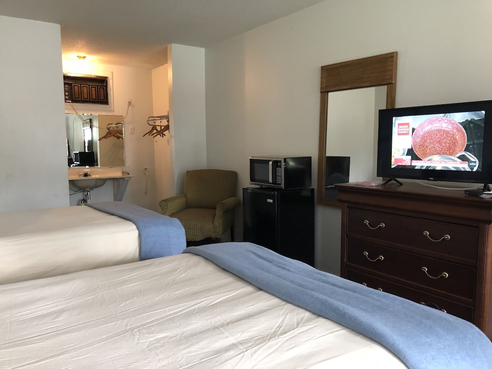 Motel 8 Lake City - photo 10