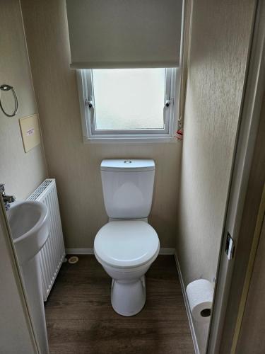 Beautiful 10 Berth Caravan in Lowestoft, United Kingdom