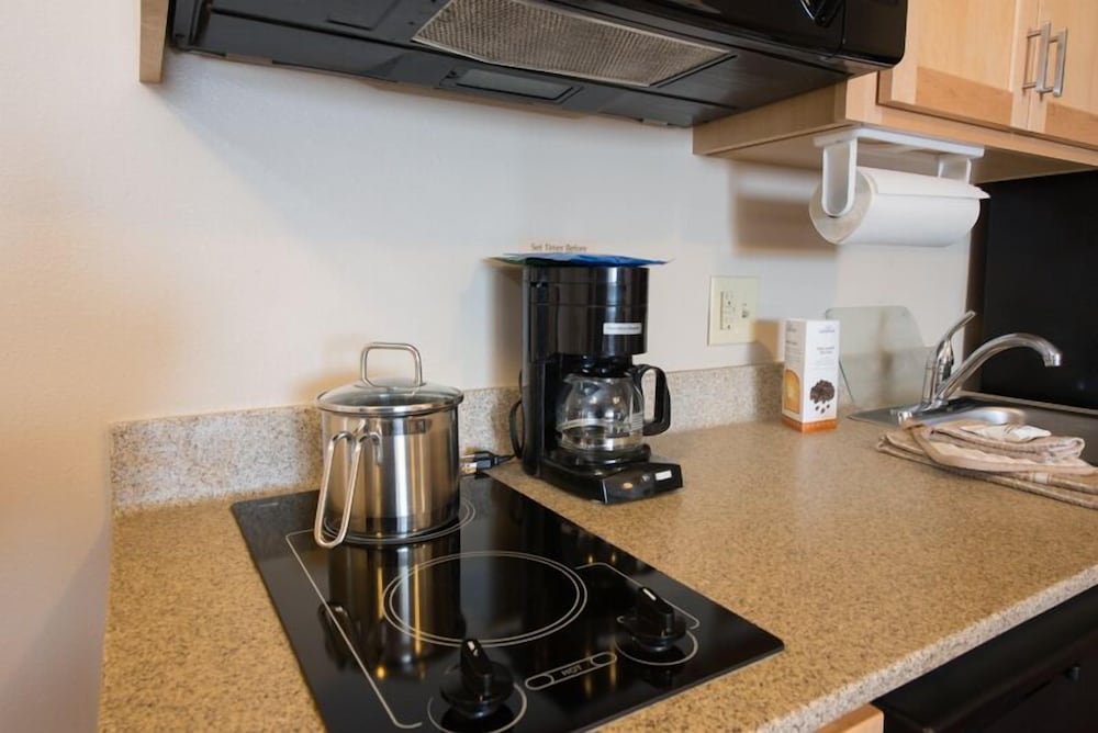 Candlewood Suites Minot by IHG - photo 16