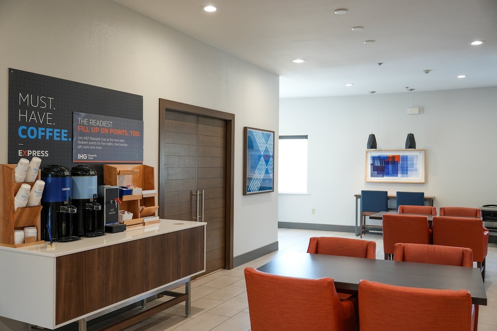 Holiday Inn Express & Suites Dallas Southwest Cedar Hill by IHG - photo 42