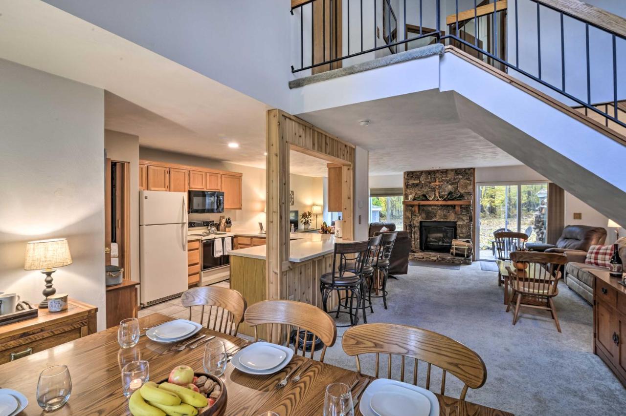 Charming Hidden Valley Resort Home Walk to Slopes — hotel in Painesville