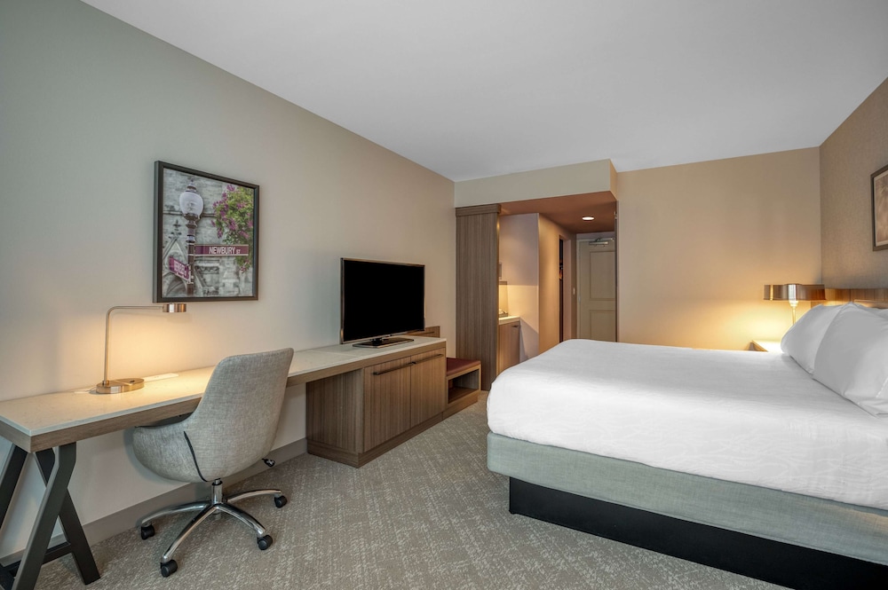 Hilton Garden Inn Boston Logan Airport - photo 10