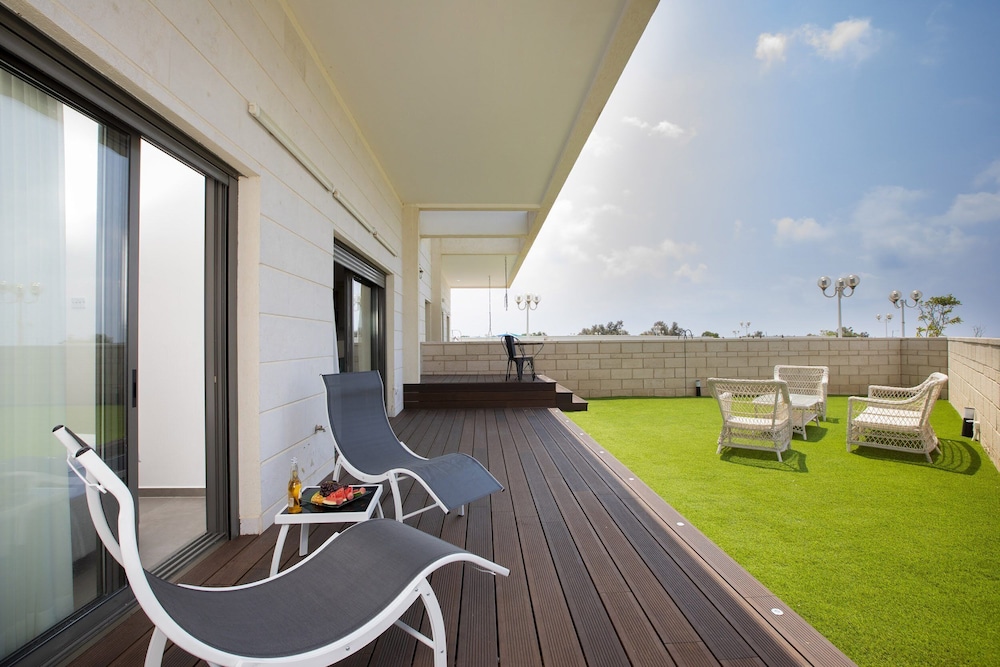 Stylish Garden Apartment Close to Akhziv Beach by Sea N' Rent — 4-Star Luxury Hotel in Nahariyya, Israel