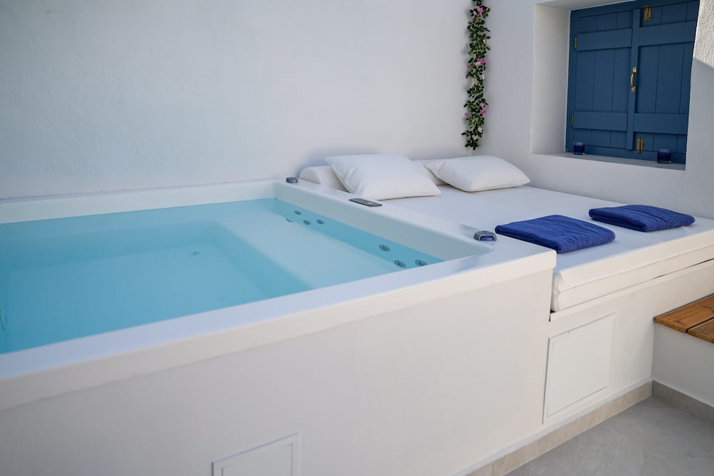Sapphire Zafeirenias Gem House With Jacuzzi — 4-Star Luxury Hotel in Hersonissos, Greece