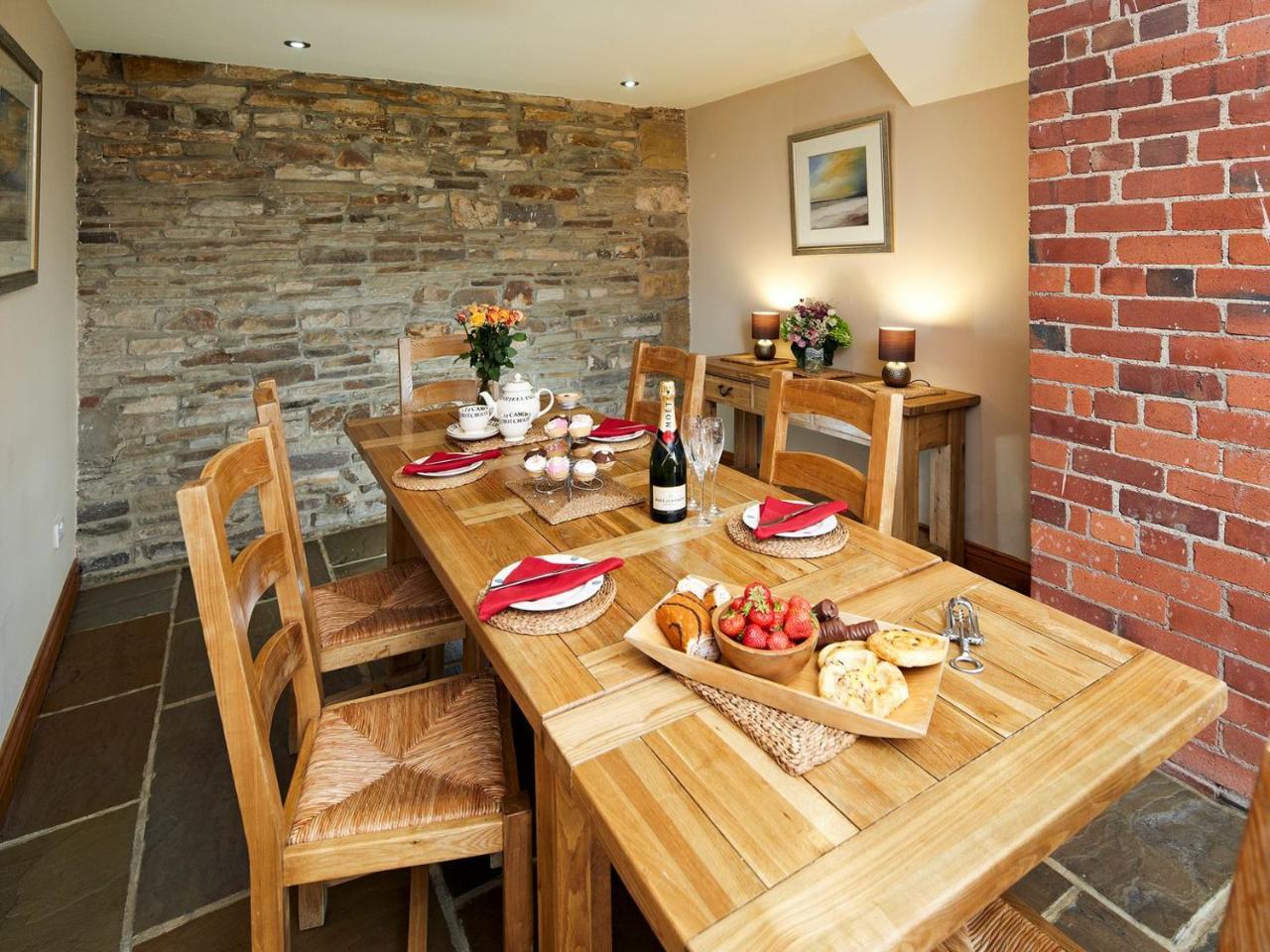 Birch Cottage Uk4185 — Sheffield — photo 2