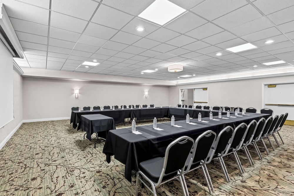 Best Western Plus Puyallup Hotel - photo 39