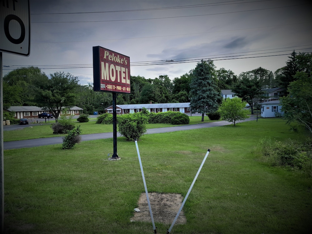 Peloke’s Motel in Catskill, United States