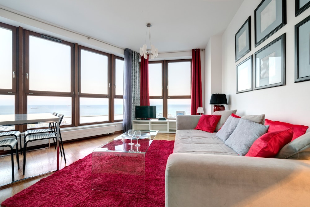 Dom & House Apartamenty Sea Towers — 4-Star Luxury Hotel in Gdynia, Poland