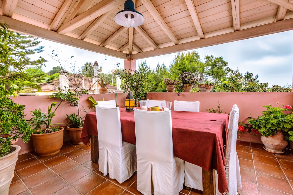 Mastrogiannis Farm House — 4-Star Luxury Hotel in Corfu, Greece