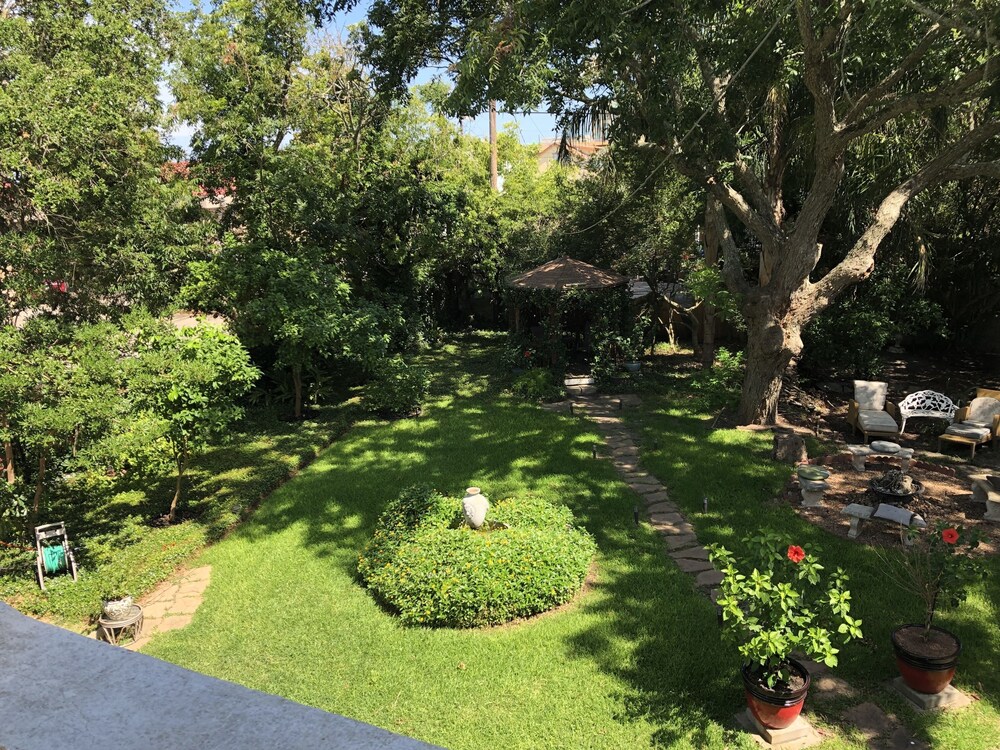 Avenue O Bed & Breakfast - photo 57