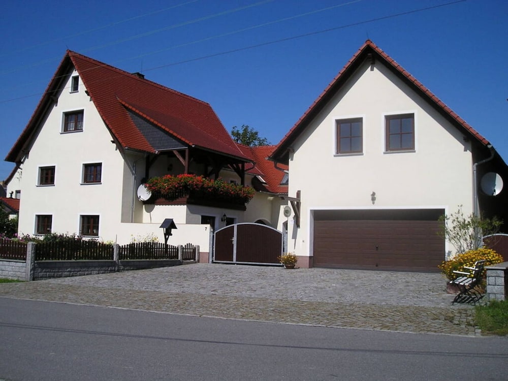 Sachon Comfortable Holiday Residence — 4-Star Luxury Hotel in Panschwitz-Kuckau, Germany